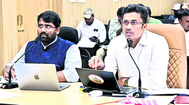 రీసర్వే పనులు వేగవంతం చేయండి 