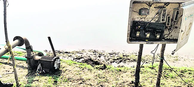 విద్యుత్‌ మోటార్ల వైర్లు చోరీ 
