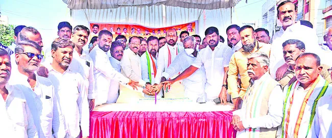 తెలంగాణ ప్రదాత సోనియాగాంధీ