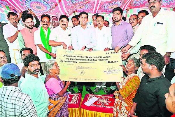 కంటి తుడుపుగా ప్రభుత్వ సాయం 