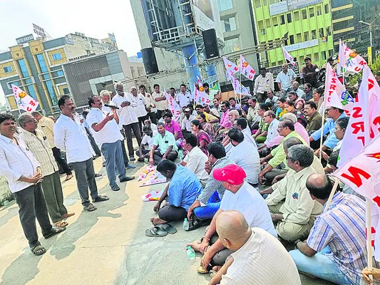 ఆర్టీసీలో అసమర్థ పాలన 