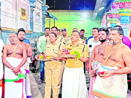 రాపూరు పోలీస్‌ స్టేషన్‌లో ఐజీ
