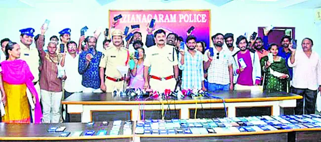 163 సెల్‌ఫోన్స్‌ రికవరీ