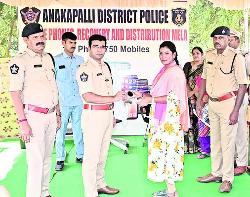 750 మొబైల్‌ ఫోన్లు రికవరీ 