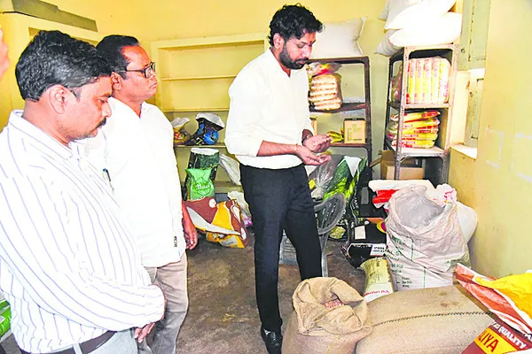 ‘భోజనం తినలేక పోతున్నాం’ 