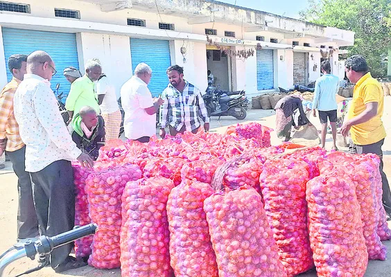 పుంజుకున్న  ఉల్లి ధరలు 
