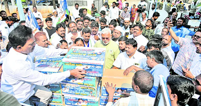  వైద్య కళాశాలల ప్రైవేటీకరణ ఆపి తీరాల్సిందే 