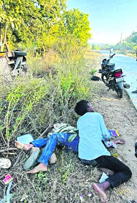 ఆటో బోల్తా పడి విద్యార్థి మృతి