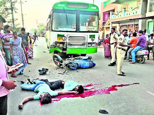 ఎర్రగుంట్లలో ఘోర రోడ్డు ప్రమాదం