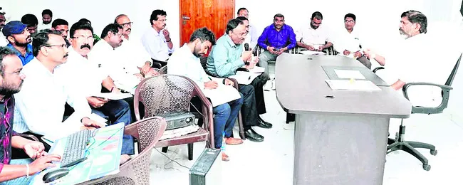 యూజీడీ పనులు సకాలంలో పూర్తిచేయాలి