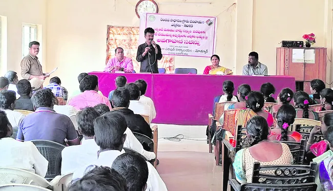 పరిమితికి మించి ఖర్చు చేయొద్దు