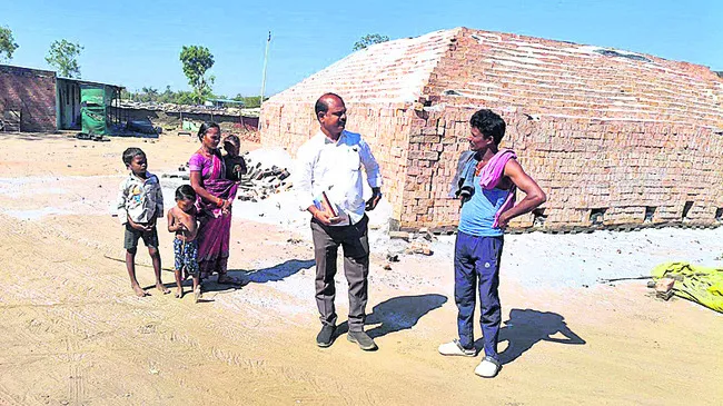 కూలీలకు వసతులు కల్పించాలి