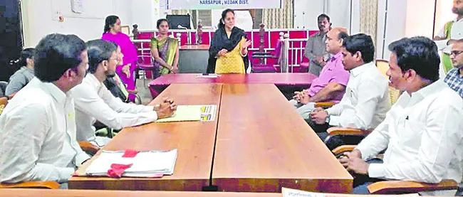 హక్కులకు భంగం కలిగిస్తే చర్యలు 