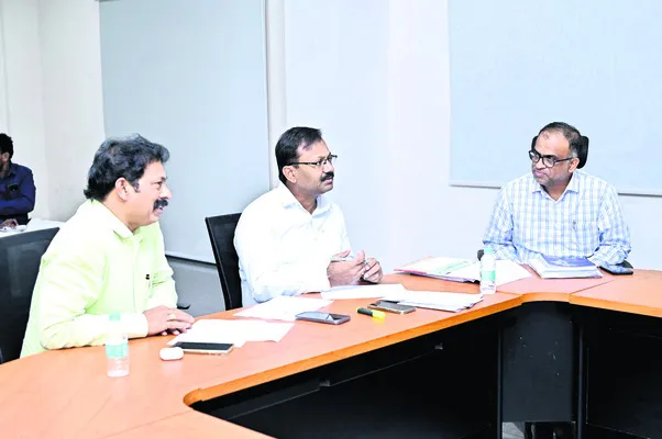 మూడో విడత పోలింగ్‌ సిబ్బంది ర్యాండమైజేషన్‌ 