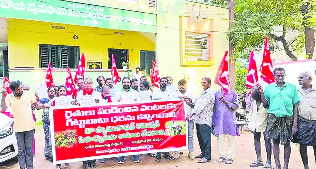 ఫొటోలు కాదు.. రైతులను ఆదుకోండి