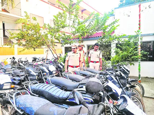 సరదాగా చోరీ.. ప్రవృత్తిగా మారి..