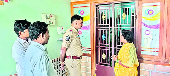 13 తులాల బంగారం చోరీ