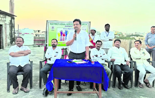 విద్యార్థులు చట్టాలపై అవగాహన కలిగి ఉండాలి