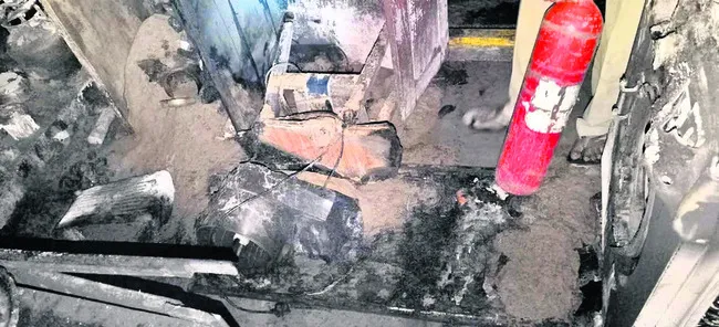 ఇంట్లో అర్ధరాత్రి అగ్ని ప్రమాదం 