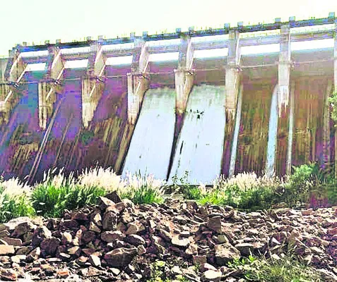 రూ.3.74 లక్షల విలువైన ఎరువుల విక్రయాల నిలుపుదల 