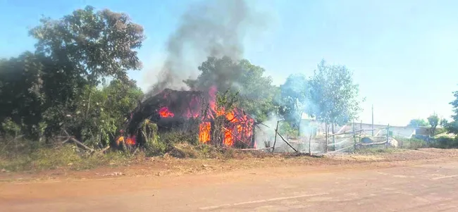 సర్పంచ్‌ అభ్యర్థి ఇంట్లో అగ్నిప్రమాదం 