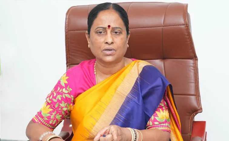 Non Bailable Warrant Against Minister Konda Surekha in KTR Case