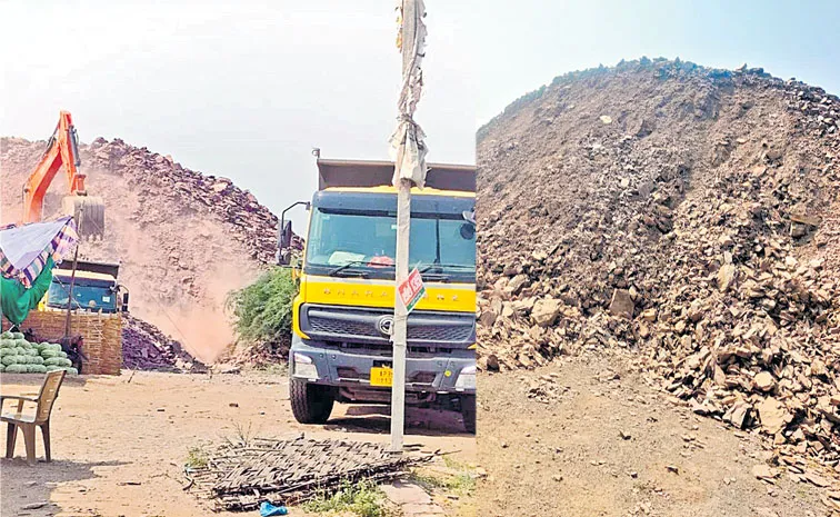 కొల్లగొడుతున్నా.. మిన్నకుందూరే..!  