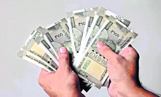 పోటాపోటీ.. రూ.కోటిపైనే ఖర్చు