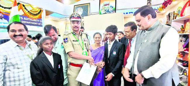 శెభాష్‌.. భగవేందర్‌ 
