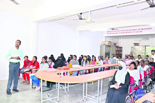 మొక్కల పరిరక్షణకు కృషి చేయాలి 