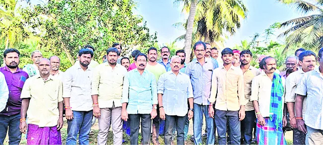 ప్రభుత్వ భూదాహాన్ని అడ్డుకుంటాం.. 