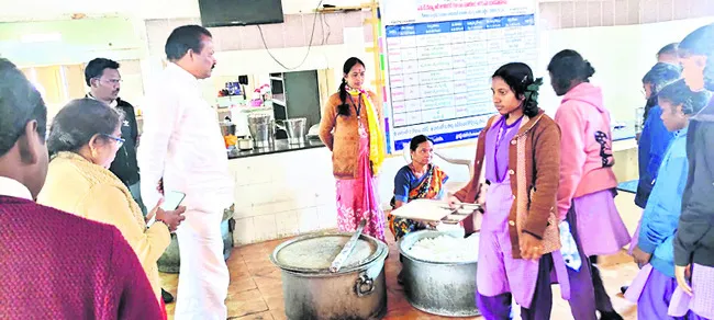 విద్యార్థులకు నాణ్యమైన భోజనం 