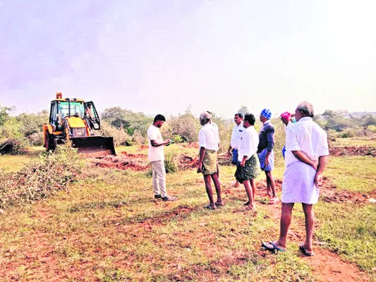 మేత పొరంబోకులో సోలార్‌ ప్లాంటా..? 