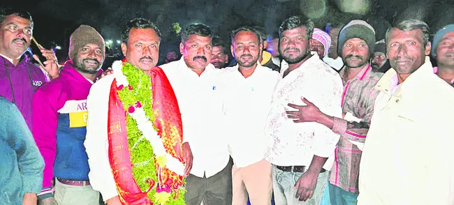 బీఆర్‌ఎస్‌ 73కాంగ్రెస్‌ 64 