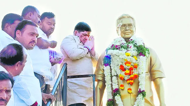 ‘బొమ్మ’ ఆశయాలను కొనసాగిస్తాం 