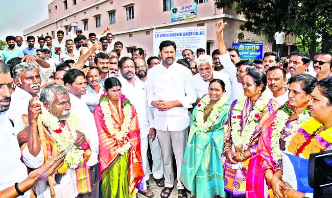 ఎన్ని ప్రలోభాలకు గురిచేసినా వైఎస్సార్‌సీపీని బలపరిచారు 