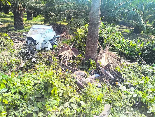 రోడ్డు ప్రమాదంలో ఇద్దరి మృతి 