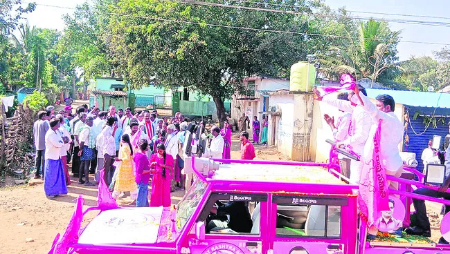 ఎదురెదురుగా ఎంపీ, మాజీ మంత్రి 