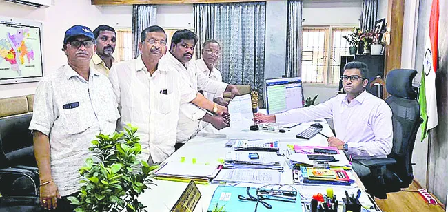 ఎరువుల కొరత సృష్టిస్తే కఠిన చర్యలు 