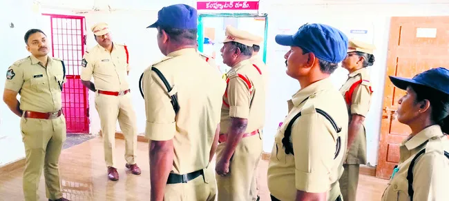 విధుల్లో నిర్లక్ష్యం వహిస్తే వేటు