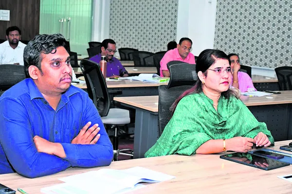 ప్రభుత్వ సేవలను వేగవంతం చేయండి 