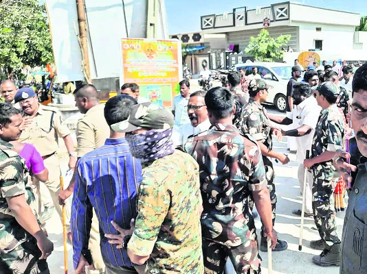 ఉరుమడ్ల గ్రామంలో ఉద్రిక్తత