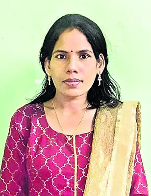 ఉత్తమ మహిళా రైతుగా అడపా లక్ష్మి 