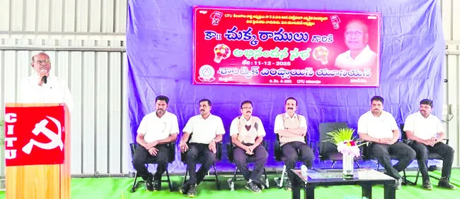 ఐక్య పోరాటాలకు సిద్ధం కావాలి