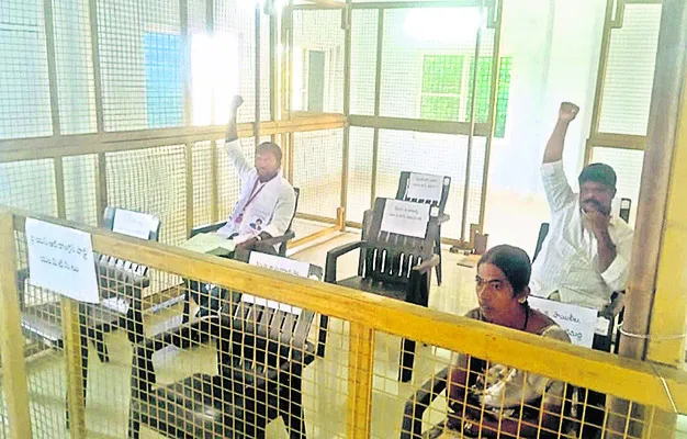 ప్రజాస్వామ్యానికి పాతర 