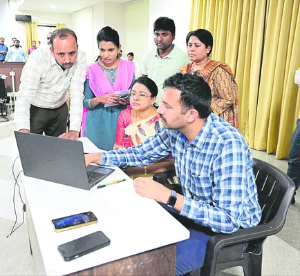 మూడో విడత ర్యాండమైజేషన్‌ పూర్తి 