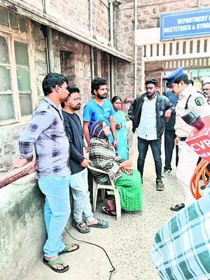 న్యాయం చేయకుండా డిశ్చార్జ్‌ చేస్తారా? 