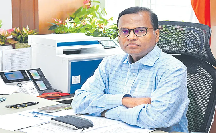 పాములు.. కోతులు.. తేనెటీగలు