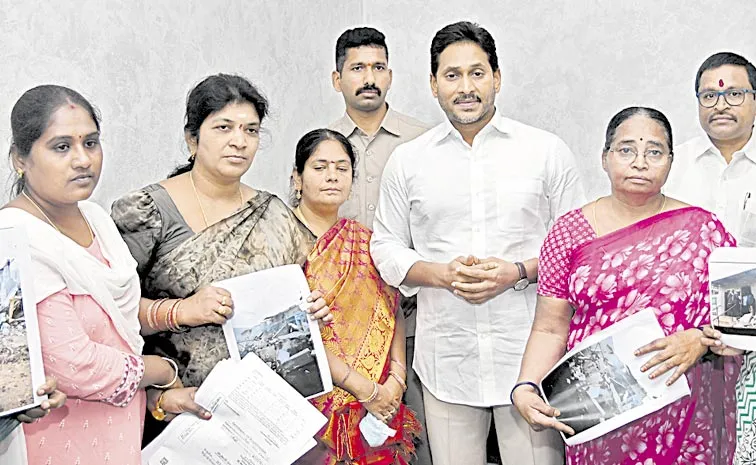 Bhavanipuram House Demolished Victims Meets YS Jagan
