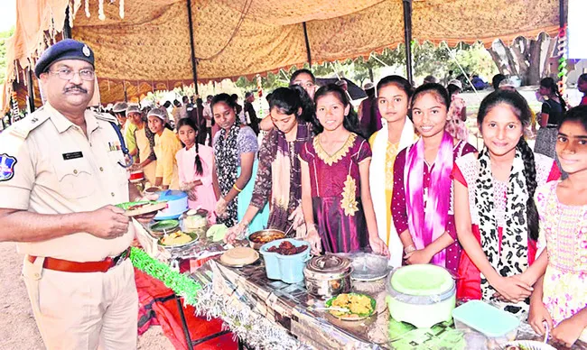 ఆరోగ్యకర ఆహారపు అలవాట్లు అలవర్చుకోవాలి 
